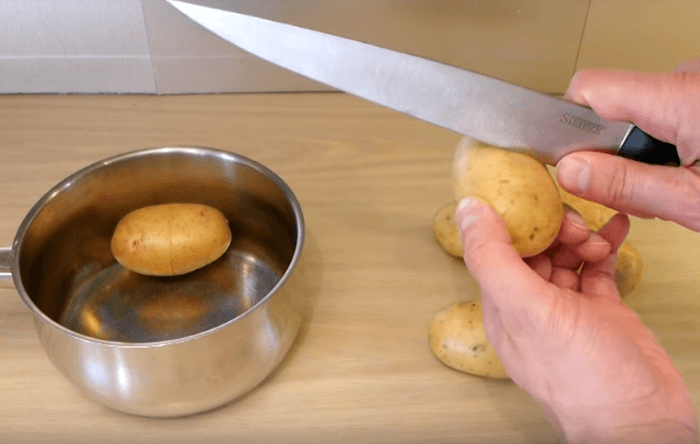 Zseniálisan gyors krumplipucolás - Egy mozdulat és kész is