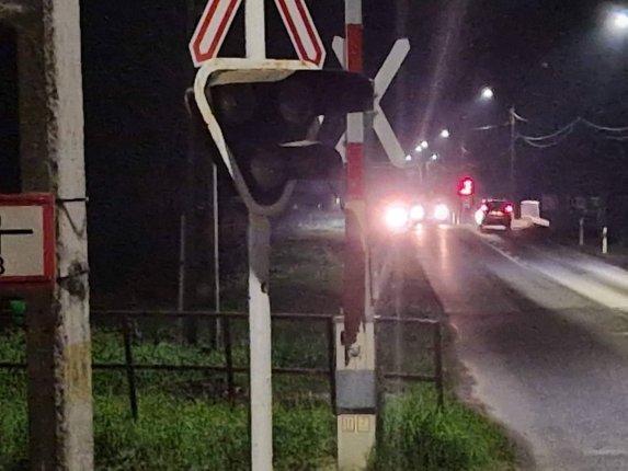 Magyarszéknél életveszélyes a vasúti átjáró - A fénysorompó megint nem működött!