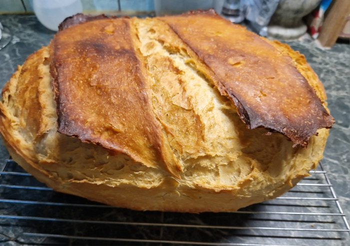 Ropogós, repedezett héjú igazi kenyér, ahogy nagyanyáink készítették 