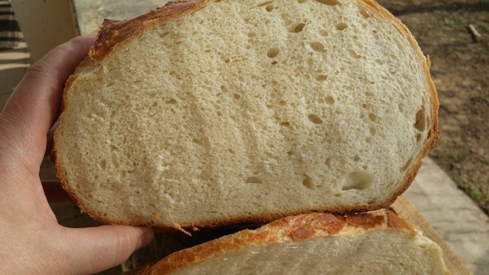 Ropogós, repedezett héjú igazi kenyér, ahogy nagyanyáink készítették 