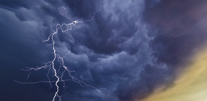 Tilos fürdeni a Balatonban! Óriási szélvihar készülődik