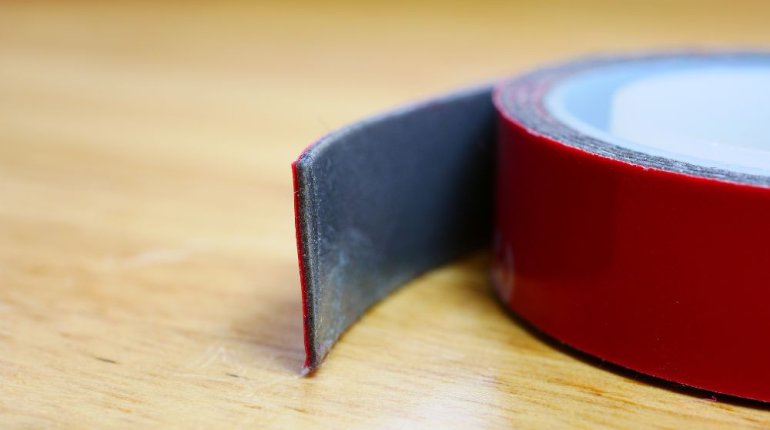 Kétoldalú ragasztószalag: A diszkrét, mégis erős megoldás