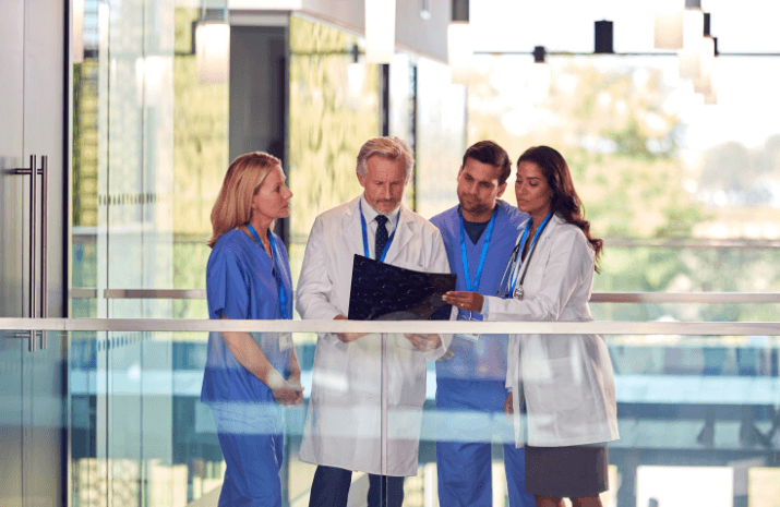 Mi rejlik a sikeres orvosi drámák mögött?