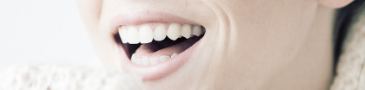 Hogyan érhető el a hófehér mosolyt otthon? 3 fogfehérítő trükk