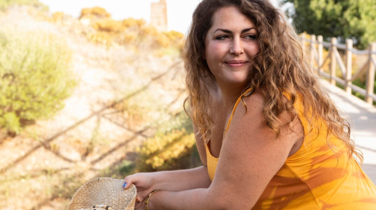 10 karcsúsító öltözködési tipp molett nők számára