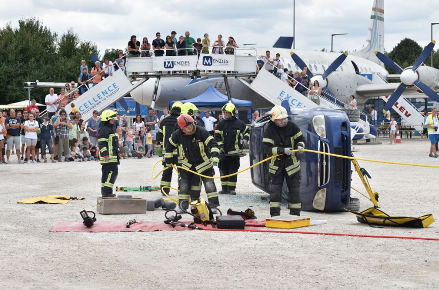 Nem mindennapi program - V. Kéklámpás Találkozó a ferihegyi Aeroparkban