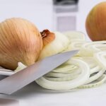 Vöröshagyma – A természetes gyógyszer, ami minden konyhában ott van